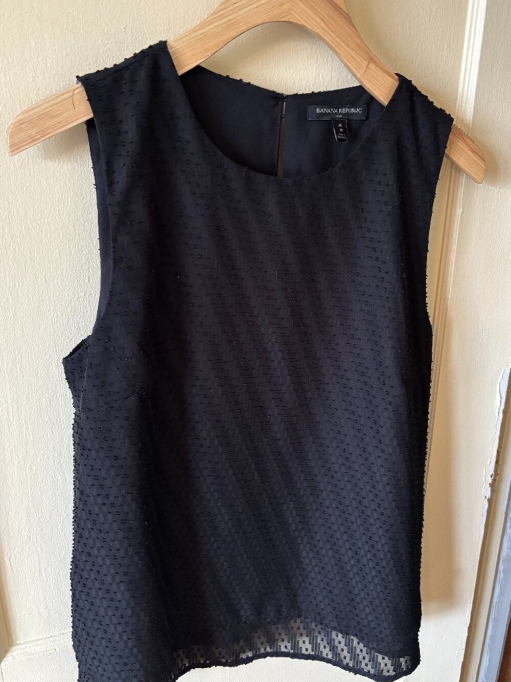 Banana Republic Black Textured Bobble Tank Top Lined Size M